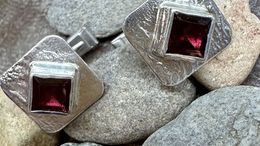 Thumb cufflinks rocks