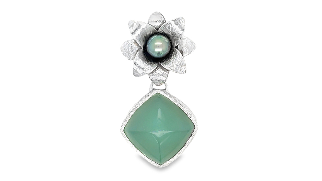 Lg image flowering chrysoprase