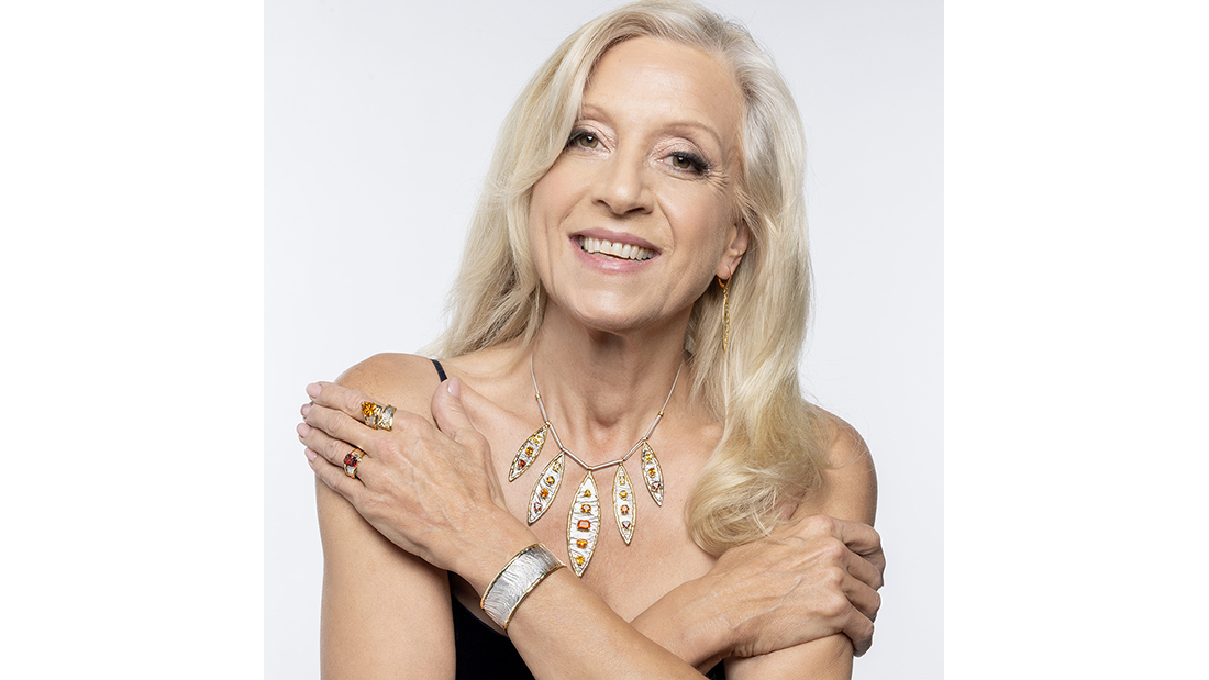 Lg image shelli falling leaves 1100  2 